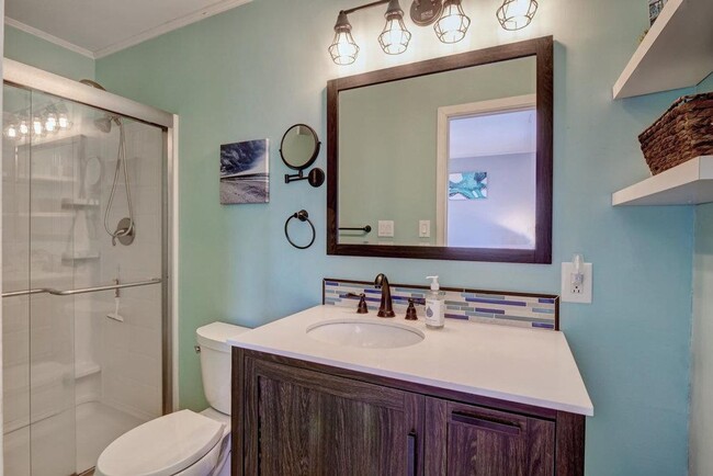 Building Photo - FURNISHED OFF-SEASON MONTHLY RENTAL-STARTI...