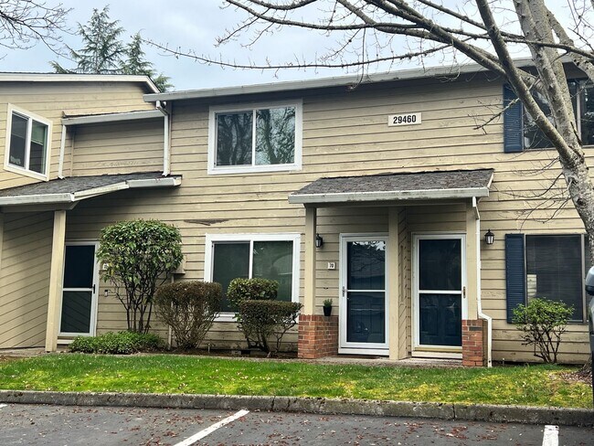 Building Photo - *$1,000 off second full month of rent!* Wonderful Wilsonville Townhouse