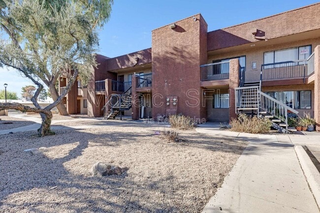 Building Photo - 3810 N Maryvale Pkwy