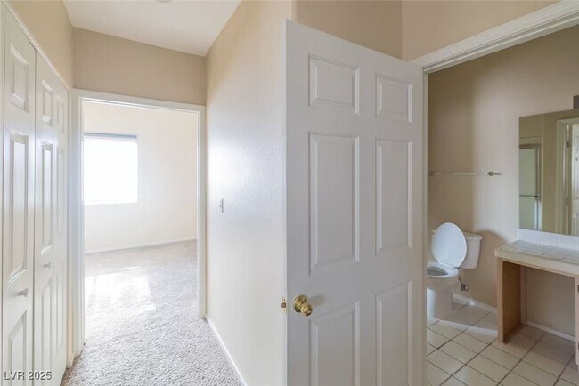 Building Photo - 900 Heavenly Hill Ct