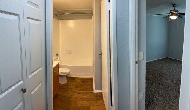 Building Photo - SPACIOUS ONE BEDROOM EASY APPROVAL