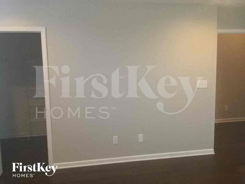 Building Photo - 320 Nelson Ln