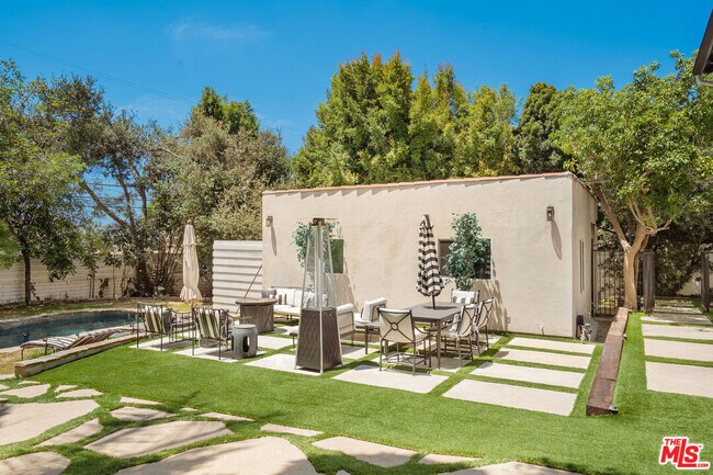 Building Photo - 4734 Los Feliz Blvd