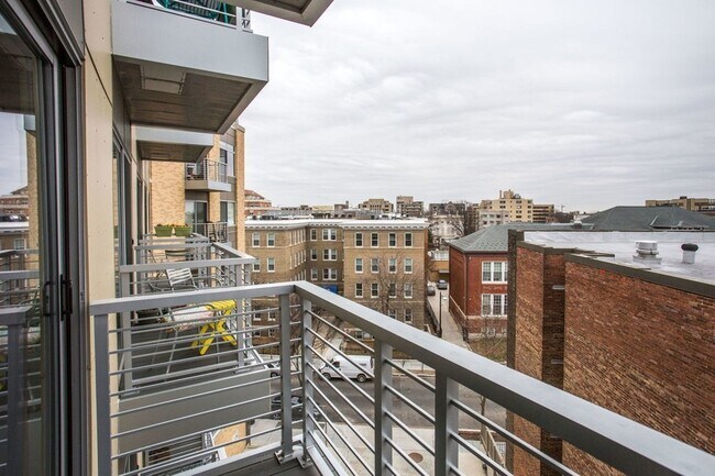 Building Photo - 2550 17th St NW