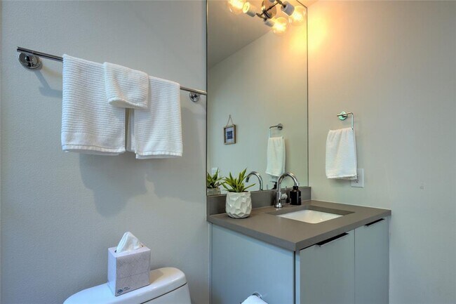 Building Photo - 6005 Woodrow Ave