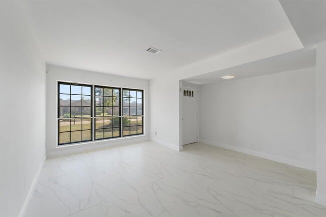 Building Photo - 9711 Bertwood St