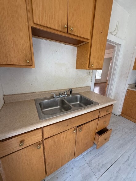 Building Photo - 767 E Whitmer St