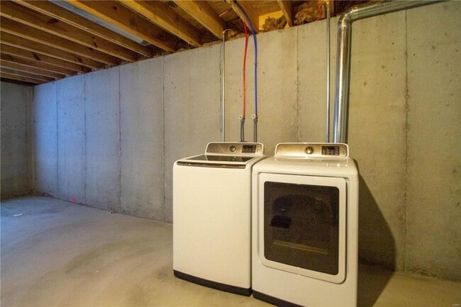 Building Photo - 3 bedroom, 2.5 bath, 2 car garage, 2 story...