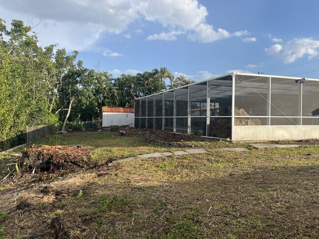 Building Photo - Saltwater canal home