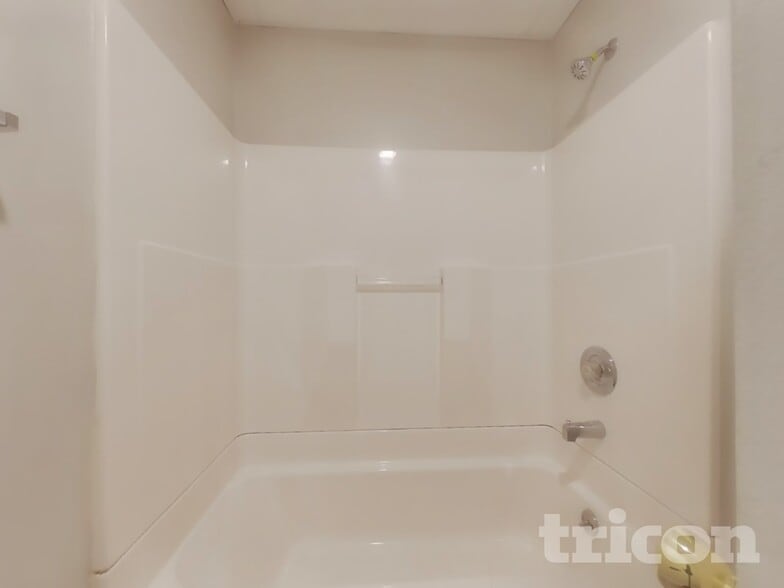 Building Photo - 4013 Mt Vernon Dr