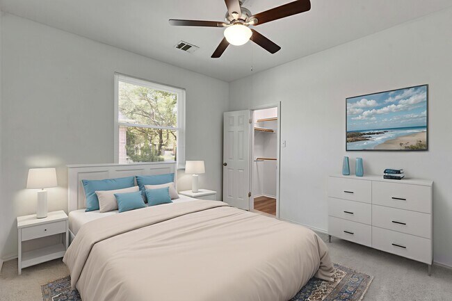 Building Photo - 1204 Thackeray Ln