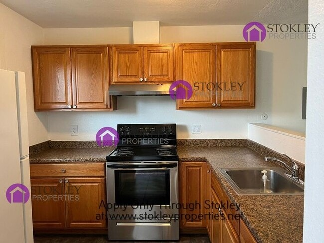 Building Photo - 35 Roberts St