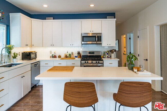Building Photo - 1460 Yosemite Dr