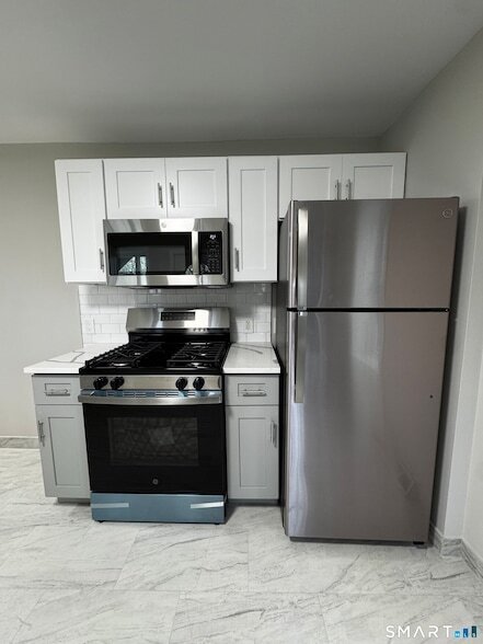 Building Photo - 45-51-51 Cowles St