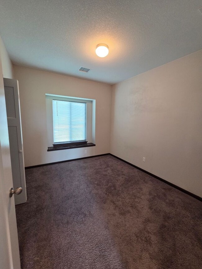 Building Photo - 1553 N Aster Cir