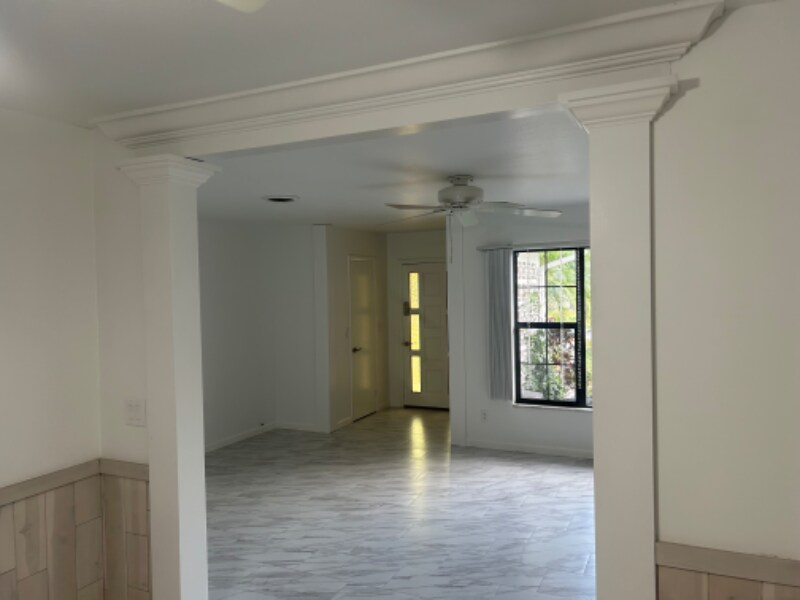 Building Photo - 1313 Mango Ave