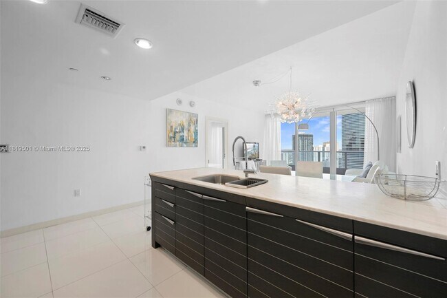 Building Photo - 200 Biscayne Blvd Way