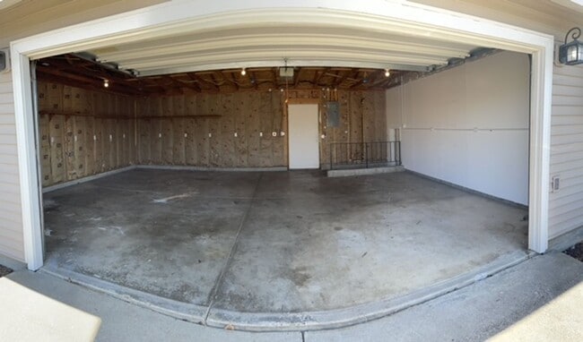 Building Photo - $2,100 / 4br - 1969ft2 - ?? Newman Lake 4B...