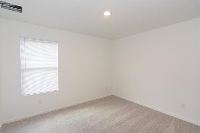 Building Photo - 153 Star Packer Ln