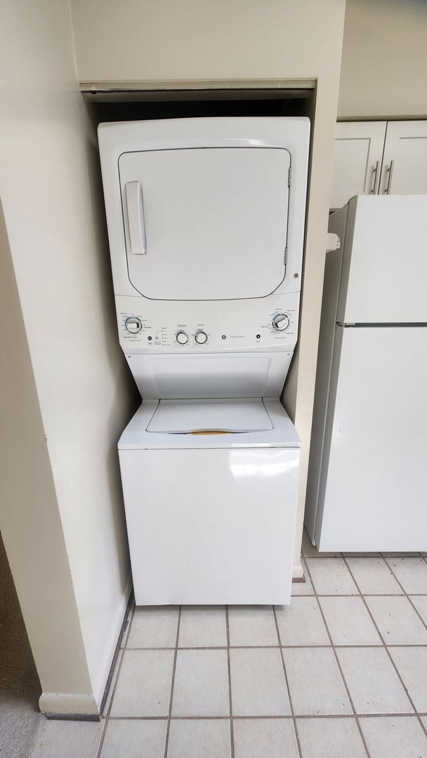 Building Photo - Spacious Condo Close to King St Metro/Old ...