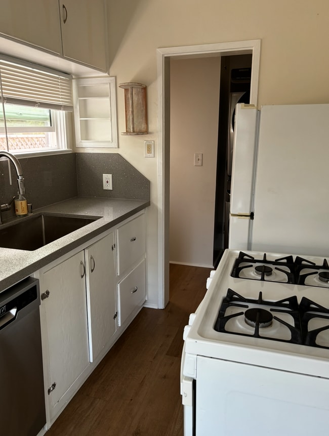 Building Photo - Charming 1 Bedroom House in Venice with Patio and W& D in unit !!! All Utilities Included !!!