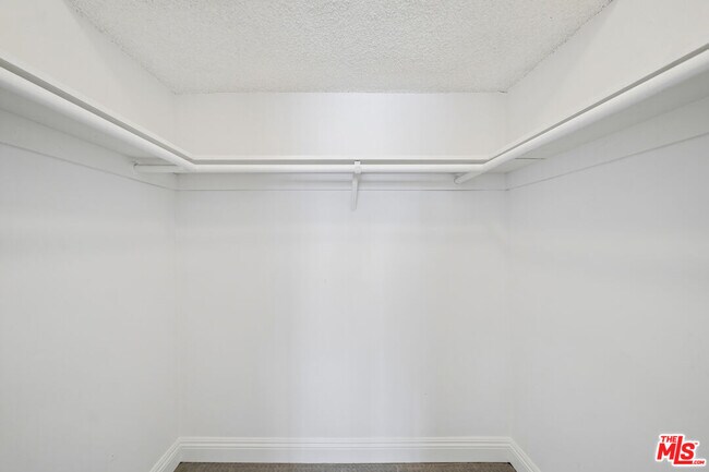 Building Photo - 131 Orlando Ave