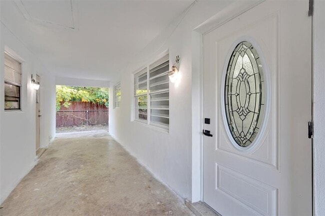 Primary Photo - 5310 NW 16th St