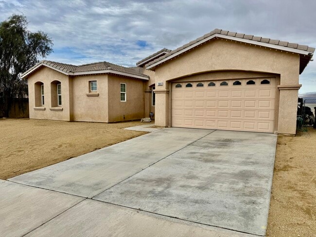 Building Photo - 13697 Mountain Top Dr