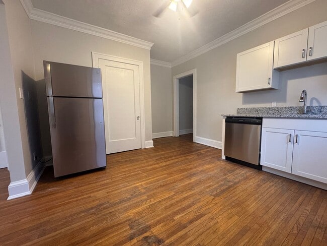 Building Photo - 2773 Hampshire-Unit 9