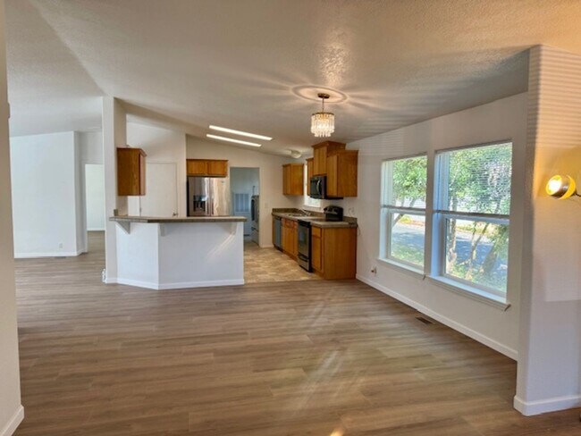 Building Photo - Remodeled Home on 1/2 Acre