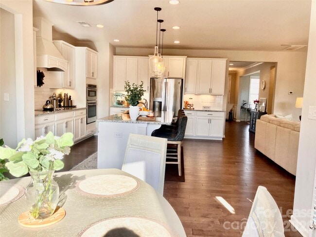 Building Photo - 8634 Shadetree St