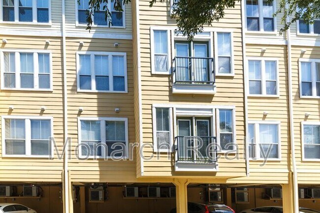Building Photo - 1185 SW 9th Rd