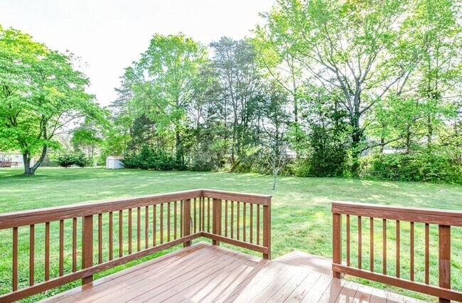 Building Photo - 825 Barkley Dr
