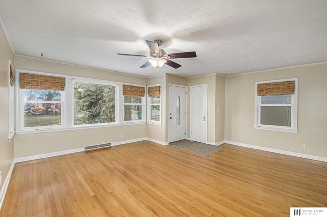 Building Photo - 5820 Walnut St