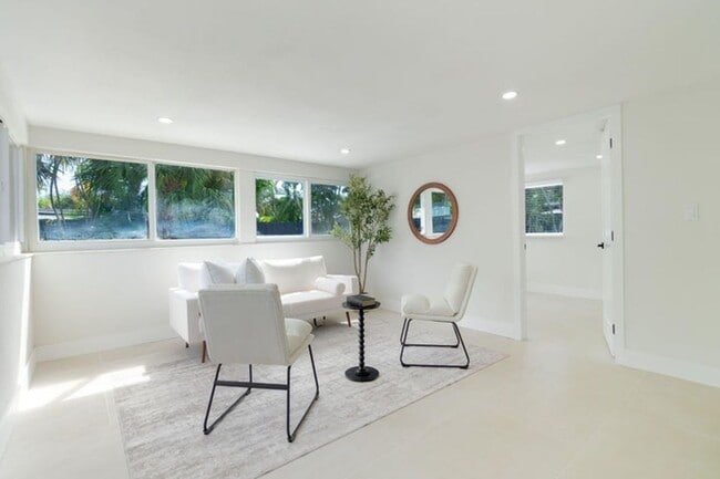 Building Photo - 4330 NE 13th Ave