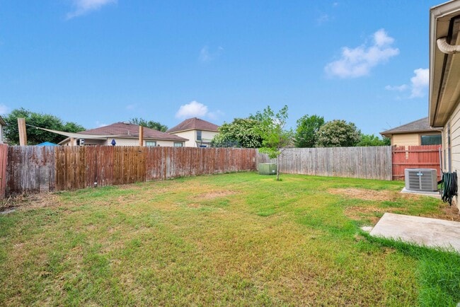 Building Photo - Charming 3 bedroom 2 Bathroom Home!