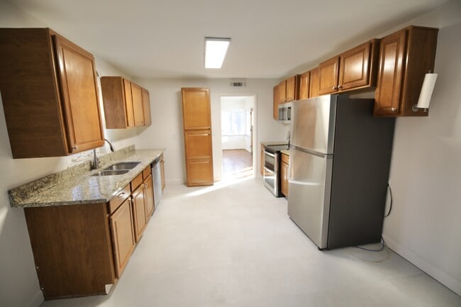 Building Photo - 3191 E Broad St