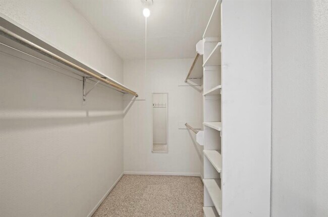 Building Photo - 3210 Pebble Lake Dr