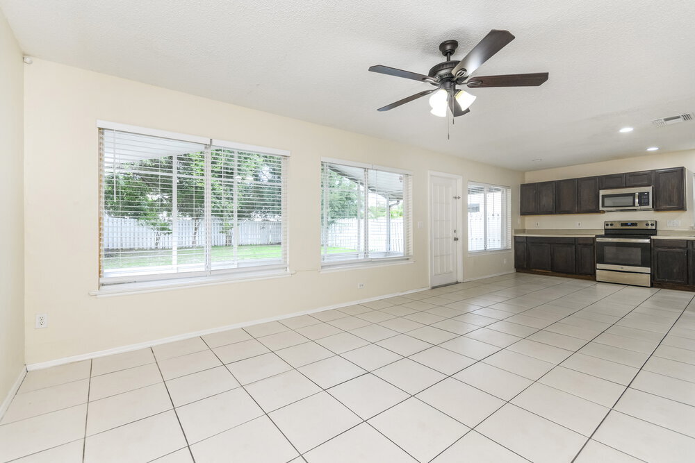 Building Photo - 1231 Heather Lake Dr
