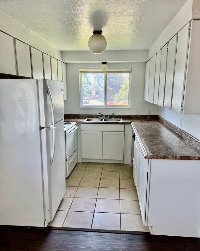 Building Photo - Kennewick 4-Plex