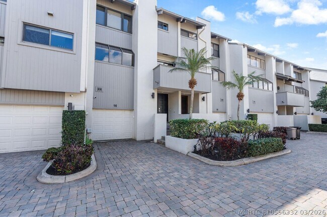 Building Photo - 16 Portside Dr