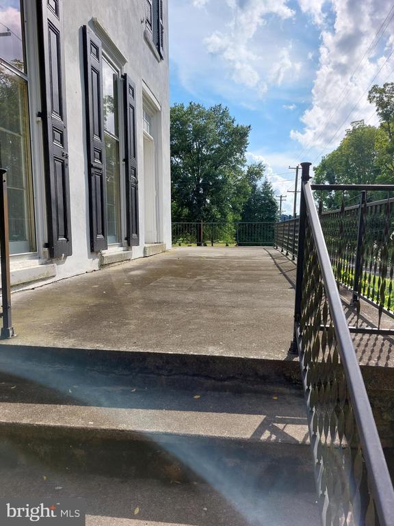 Building Photo - 1272 Pawlings Rd