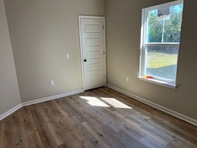 Building Photo - Single-Family House for Rent