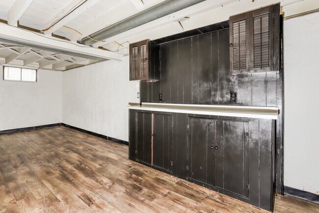 Building Photo - 1123 Roxton Dr