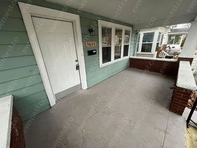 Building Photo - 3633 Almeda Dr