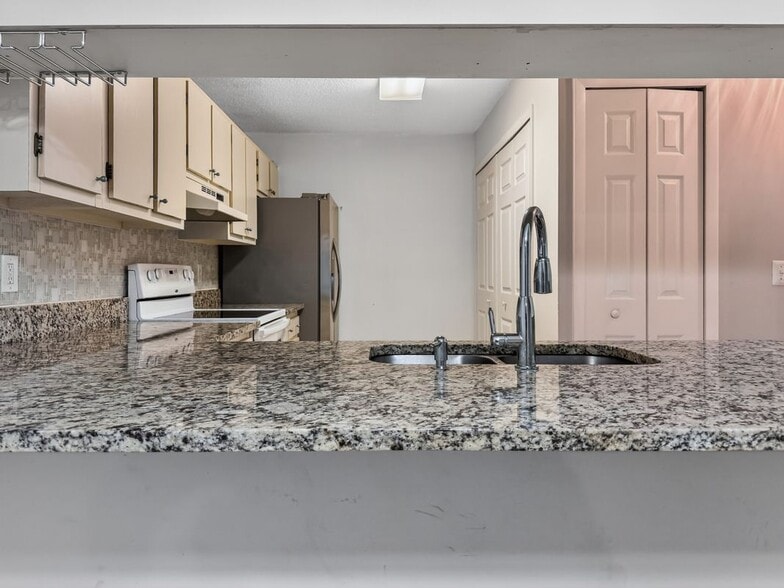 Building Photo - 602 Kenwick Cir