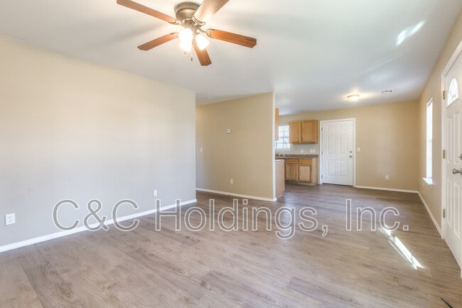 Building Photo - 914 Rockwood Ave