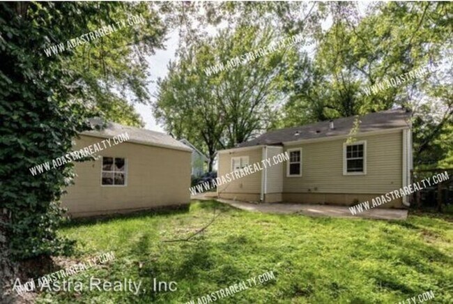 Building Photo - 821 N Crysler Ave