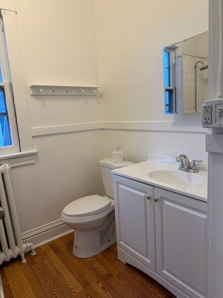 Building Photo - 2933 E 14th Ave