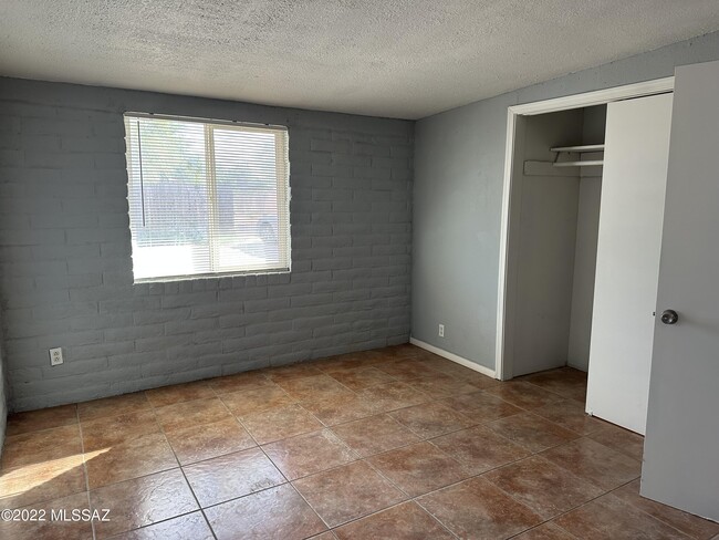 Building Photo - 5737 E 24th St